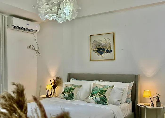 Bell Place At Venice Luxury Mckinley Hill *