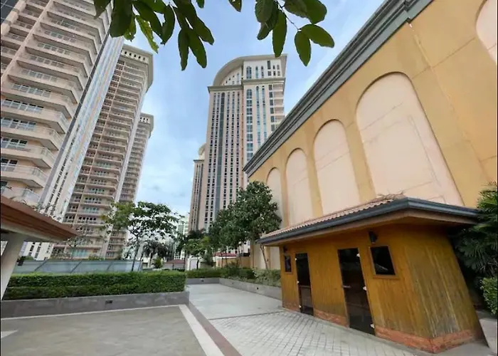 Bell Place At Venice Luxury Mckinley Hill