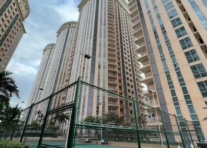Bell Place At Venice Luxury Mckinley Hill
